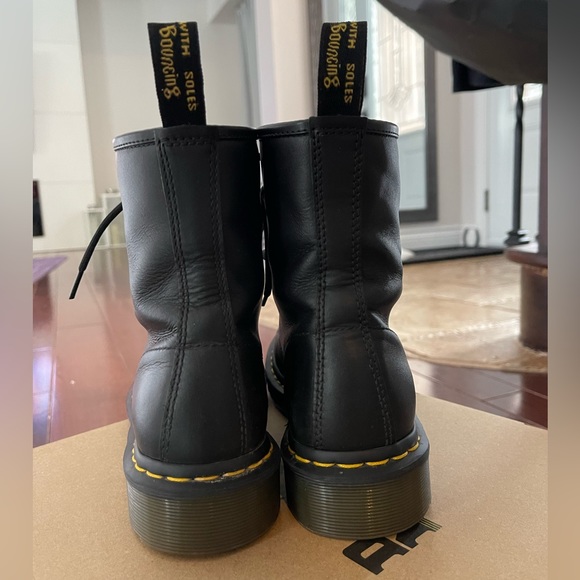 Dr Martens 1460 size 7 ladies leather - Picture 5 of 8